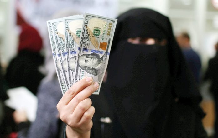 qatar-steps-in-to-pay-civil-servants-wages-in-gaza-1544281528624