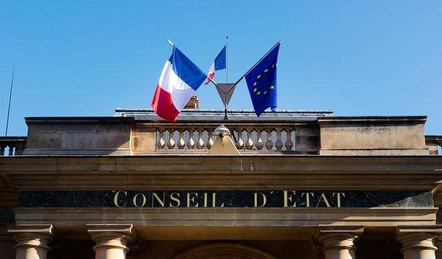 240936_vignette_drapeauxconseiletat-640x375