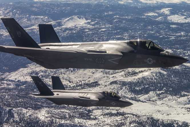 F-35C-duo_USN_665_444