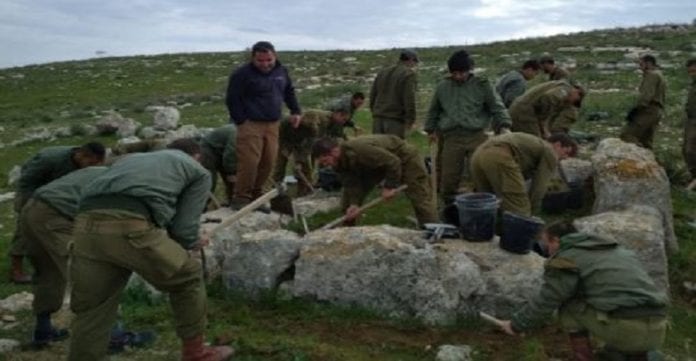 Les-parachutistes-israéliens-découvrent-une-tour-de-guet-judéenne