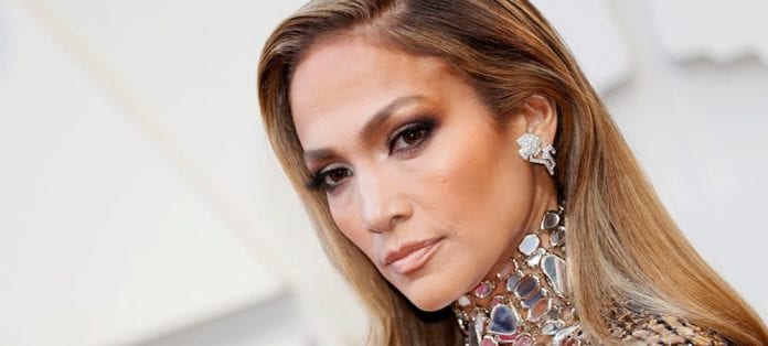 jennifer-lopez-50-ans-devoile-coprs-de-reve