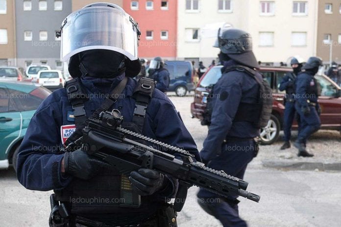 une-operation-de-police-a-eu-lieu-au-domicile-de-l-assaillant-abattu-par-les-forces-de-l-ordre-vendredi-photo-afp-1521898358_1327_885
