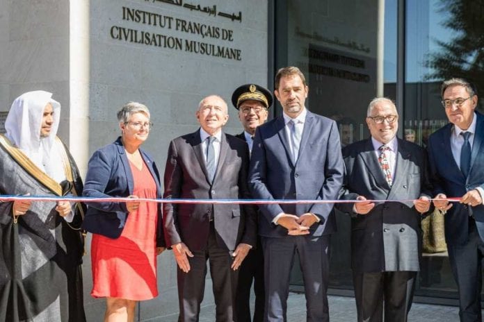 castaner-collomb-indignite-mohammed-al-issa-lyon-institut-civilisation-musulmane-1200x728_1083_722