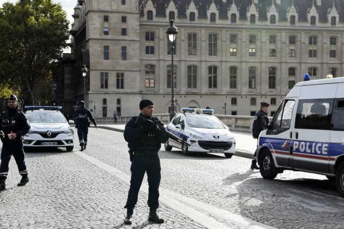 041019-paris-prefecture-police-attaque-parquet-antiterroriste-couteau_827_551