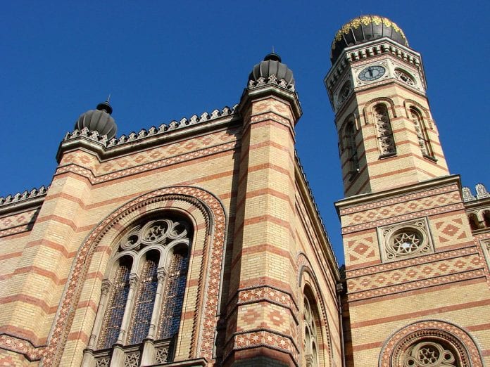1024px-Great_Synagogue_-_Facade_-_Pest_Side_-_Budapest_-_Hungary