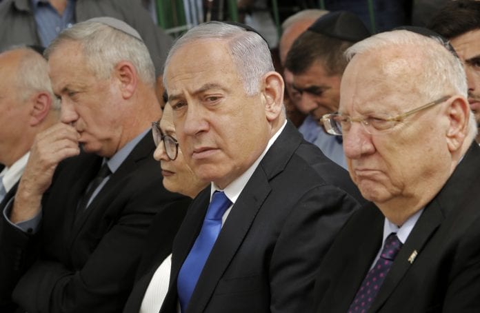 president-israelien-Reuven-Rivlin-D-Premier-ministre-sortant-Benjamin-Netanyahu-C-grand-rival-Benny-Gantz-G-19-septembre-2019d-ceremonie-Jerusalem_1_1399_913