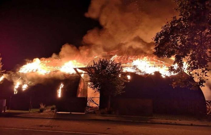 larche-le-chapiteau-de-cirque-de-la-ville-de-chanteloup-les-vignes-en-feu-samedi-2-novembre-2019-lor_581551_