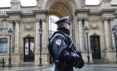 un-policier-jeudi-devant-l-elysee_5183661-400x242