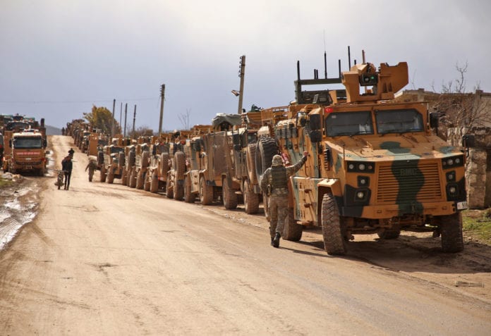 convoi-vehicules-militaires-turcs-passe-village-Mastoumah-province-Idleb-ouest-Syrie-8-fevrier-2020_1_1400_959