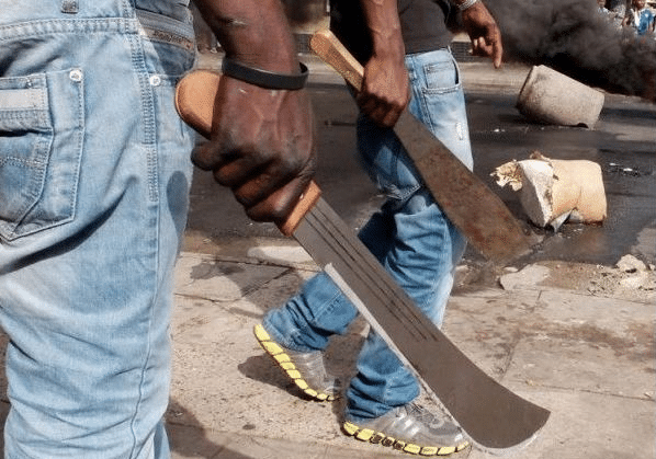 un-homme-attaque-a-la-machette-et-depouille-de-ses-5-millions-a