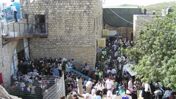 1200px-GraveOfRabbiSimeonBarYochaiOnLagBOmer-678x381