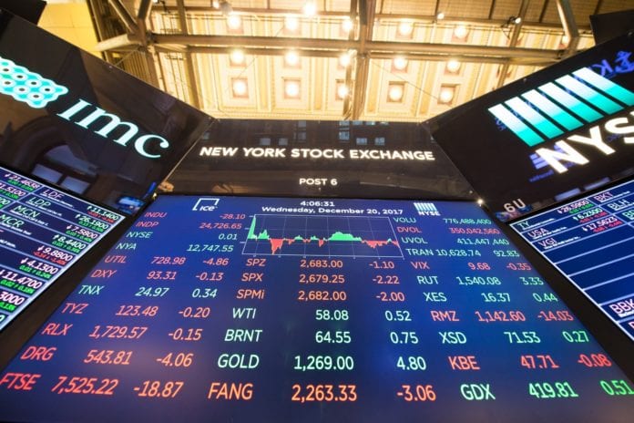 7792143037_la-place-financiere-de-wall-street-a-new-york-illustration