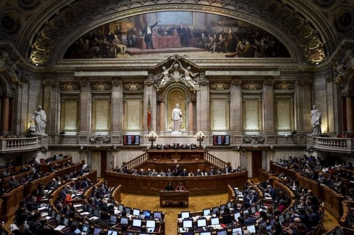 PORTUGAL-GOVERNMENT-PARLIAMENT-ECONOMY-BUDGET