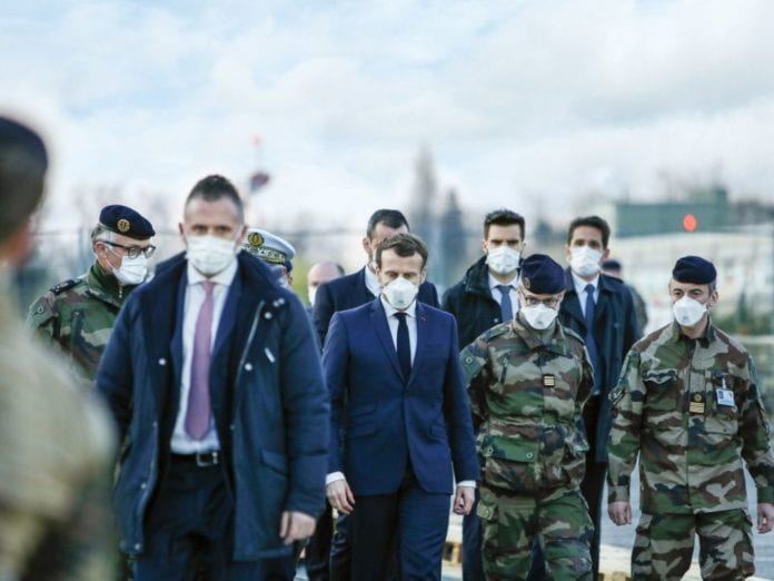 cover-r4x3w1000-5e859ba5d43b7-evenement-648french-president-emmanuel-macron-wearing-face