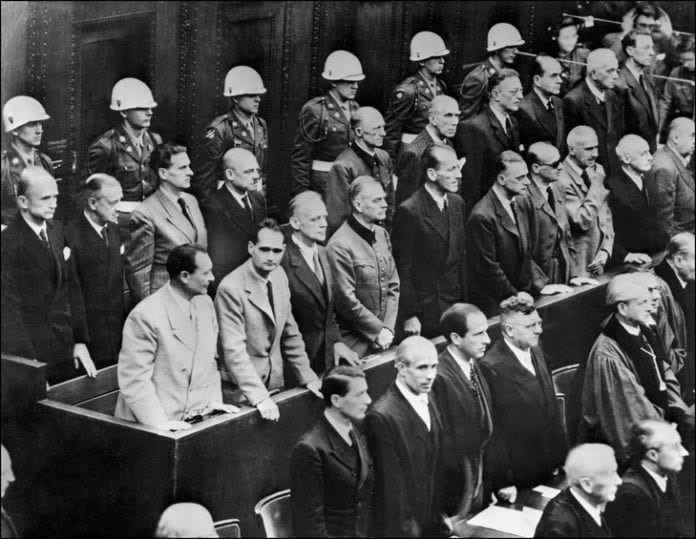 responsables-nazis-accuses-crimes-guerre-durant-Seconde-guerre-mondiale-ecoutent-lecture-verdict-proces-Nuremberg-1er-octobre-1946_0_730_565