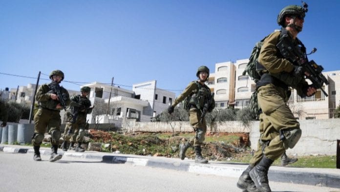 Soldats-à-la-recherche-dun-terroriste-WH