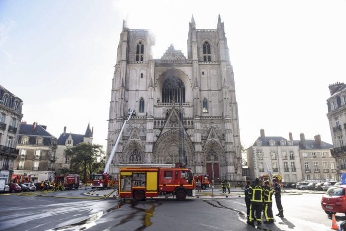 TOPSHOT-FRANCE-FIRE-NANTES