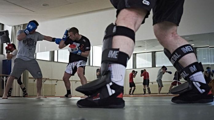 seance-d-entrainement-aux-arts-martiaux-mixtes-mma-a-l-ecole-normale-superieur-ens-de-lyon-le-10-mars-2016_5610913
