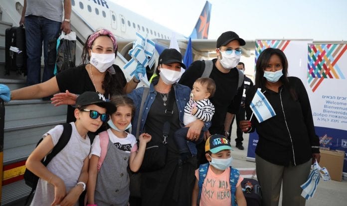 French-Jews-Make-Aliyah-002