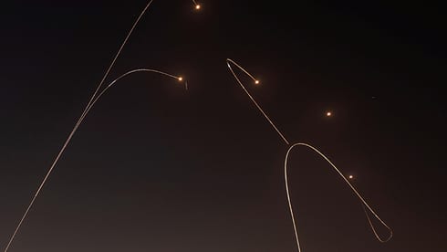 SyoCA0d8v_0_0_490_276_0_large