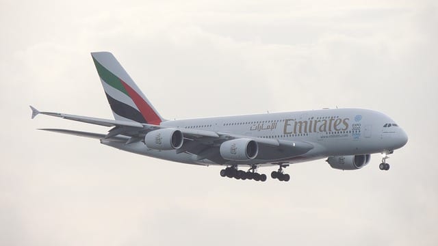 Avion-Emirates-Pixa