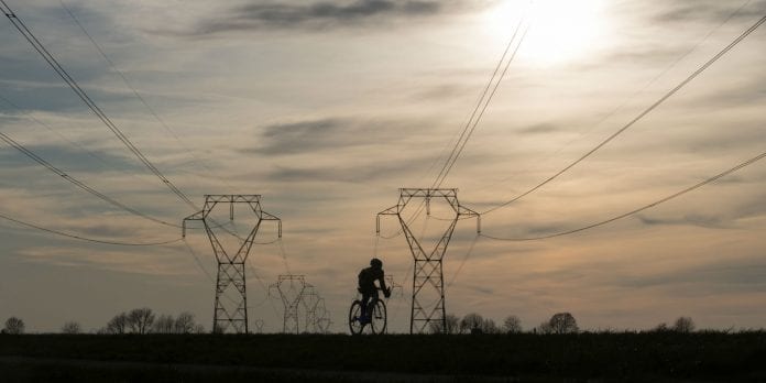 Reforme-des-retraites-des-coupures-d-electricite-comme-symboles-de-la-colere