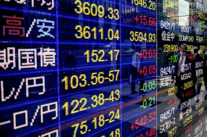 des-valeurs-a-la-bourse-de-tokyo-le-6-novembre-2020