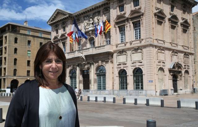 640x410_michele-rubirola-devant-mairie-marseille
