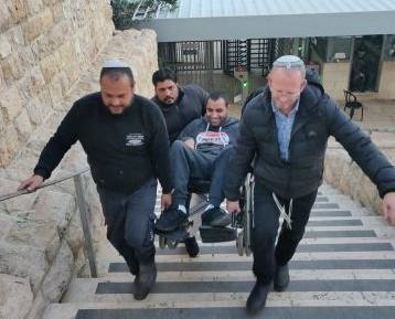 Handicape-au-Caveau-des-patriarches-Libre-e1607269549592