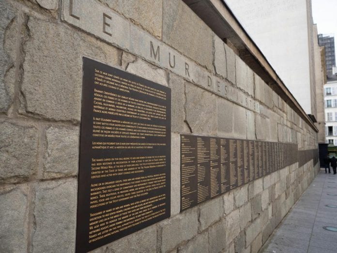 1374756-paris-coffins-of-french-politician-simone-veil-and-her-husband-displayed-at-the-french-holocaust-mem