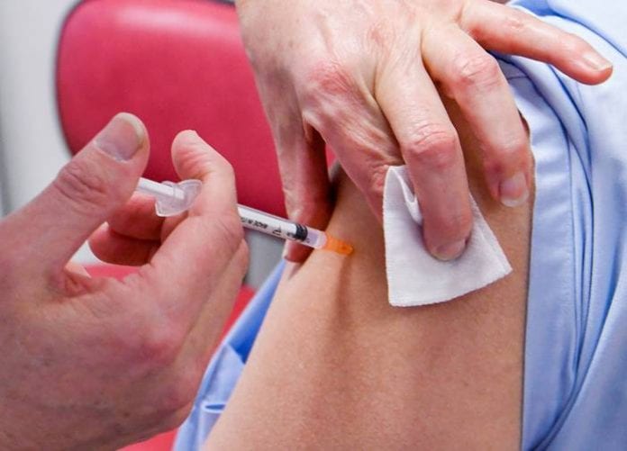 vaccination_covid_pandemie_crise_sanitaire_coronavirus_injection_piqure_photo_european_union