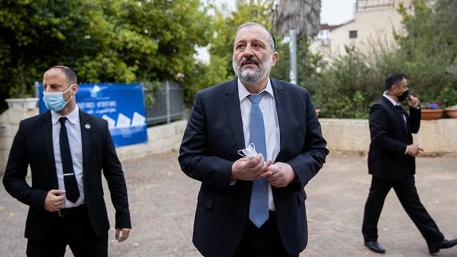Arie-Dery-6-YS-667x375