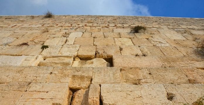 Une-idee-en-allant-au-Kotel (1)