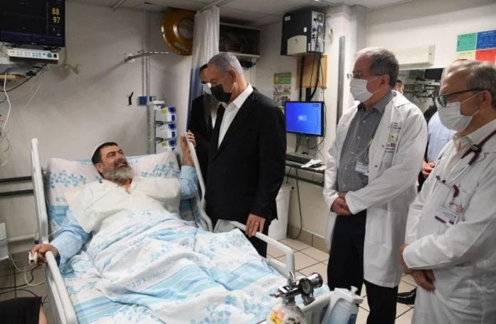 20210503-6a_Netanyahou rend visite aux blessés de Méron