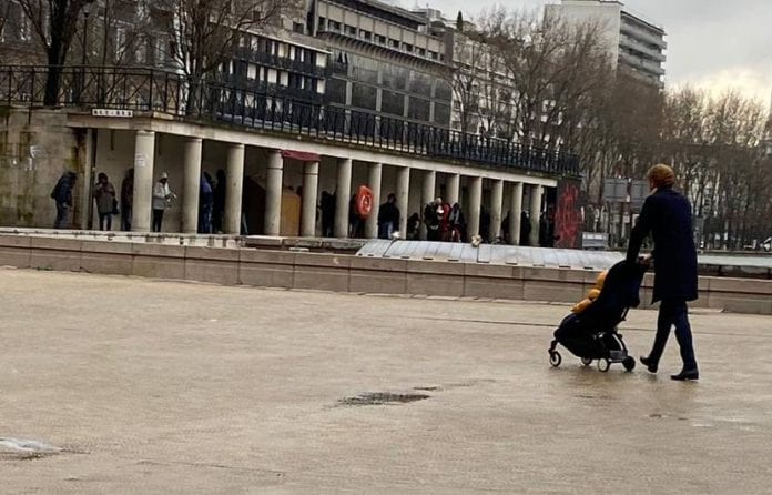 830x532_consommateurs-crack-notamment-installes-sous-arches-place-stalingrad-cote-quai-seine