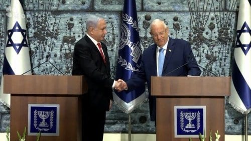 Bibi-et-Rivlin-se-serrent-la-main-GPO