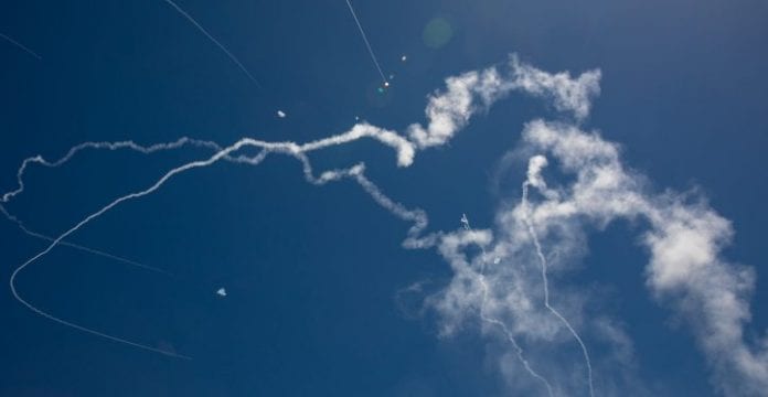 Roquettes-dans-le-ciel-OF-724x375