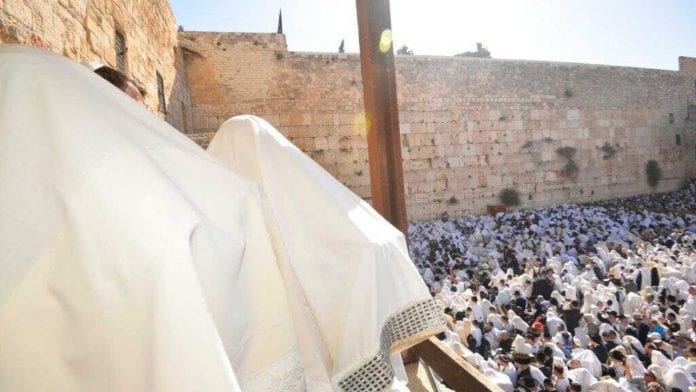vid-o-birkat-cohanim-au-kotel-mardi-17-nissan