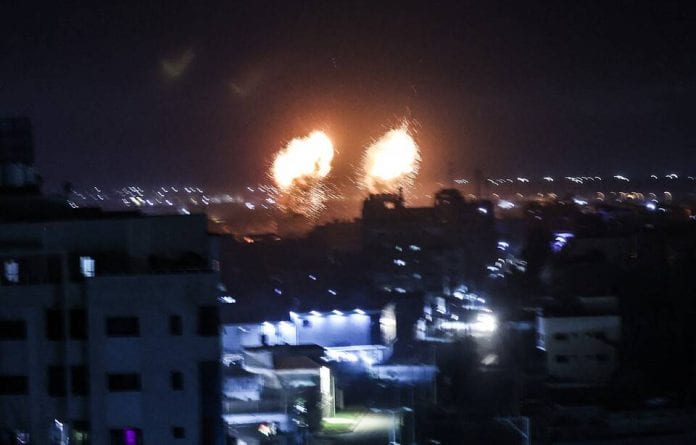 960x614_explosions-bande-gaza-apres-frappes-aeriennes-israeliennes-nuit-15-16-juin-2021