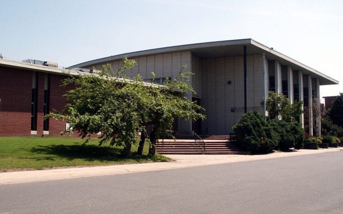 1920px-Yeshiva_building_in_color-1920x1200