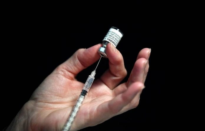 960x614_illustration-d-un-vaccin-pfizer-biontech-contre-le-covid-19