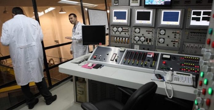 Centrale-nuclaire-Yaakov-Naumi-90-724x375