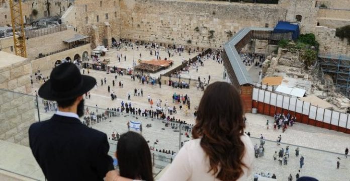 Kotel-vu-de-haut-Mendy-Hechtman-725x375