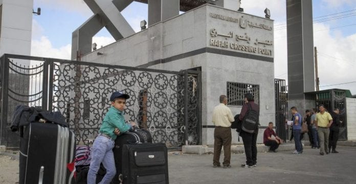 Point-de-passage-Rafiah-Abed-Rahim-Khatib-724x375