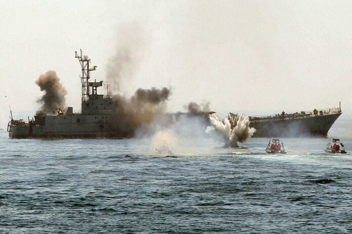 TEH13_IRAN-GULF-WARGAMES_04-960x640-1-696x464