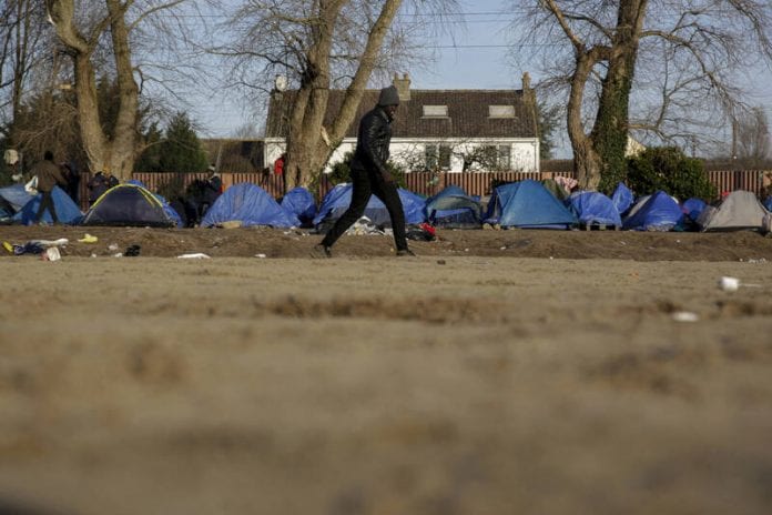 Migrants set camps in France's Calais