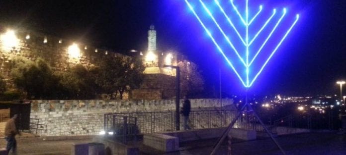 jerusalem_menorah_yf_2012-890x400