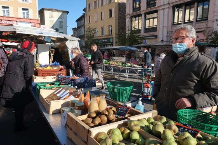 sur-le-marche-a-annonay-samedi-13-novembre-photo-le-dl-marie-lemaistre-1637252070