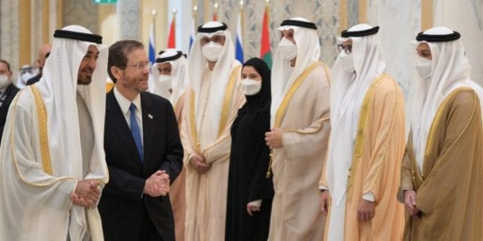 Itshak-Herzog-aux-Emirats-ABG-GPO-750x375 (1)
