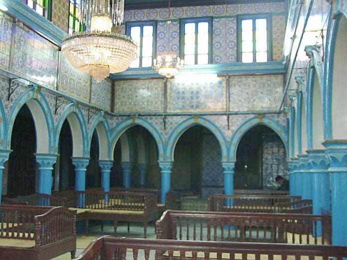 Djerba_Synagoge_La_Ghriba_Jan_2002_Innenansicht_5